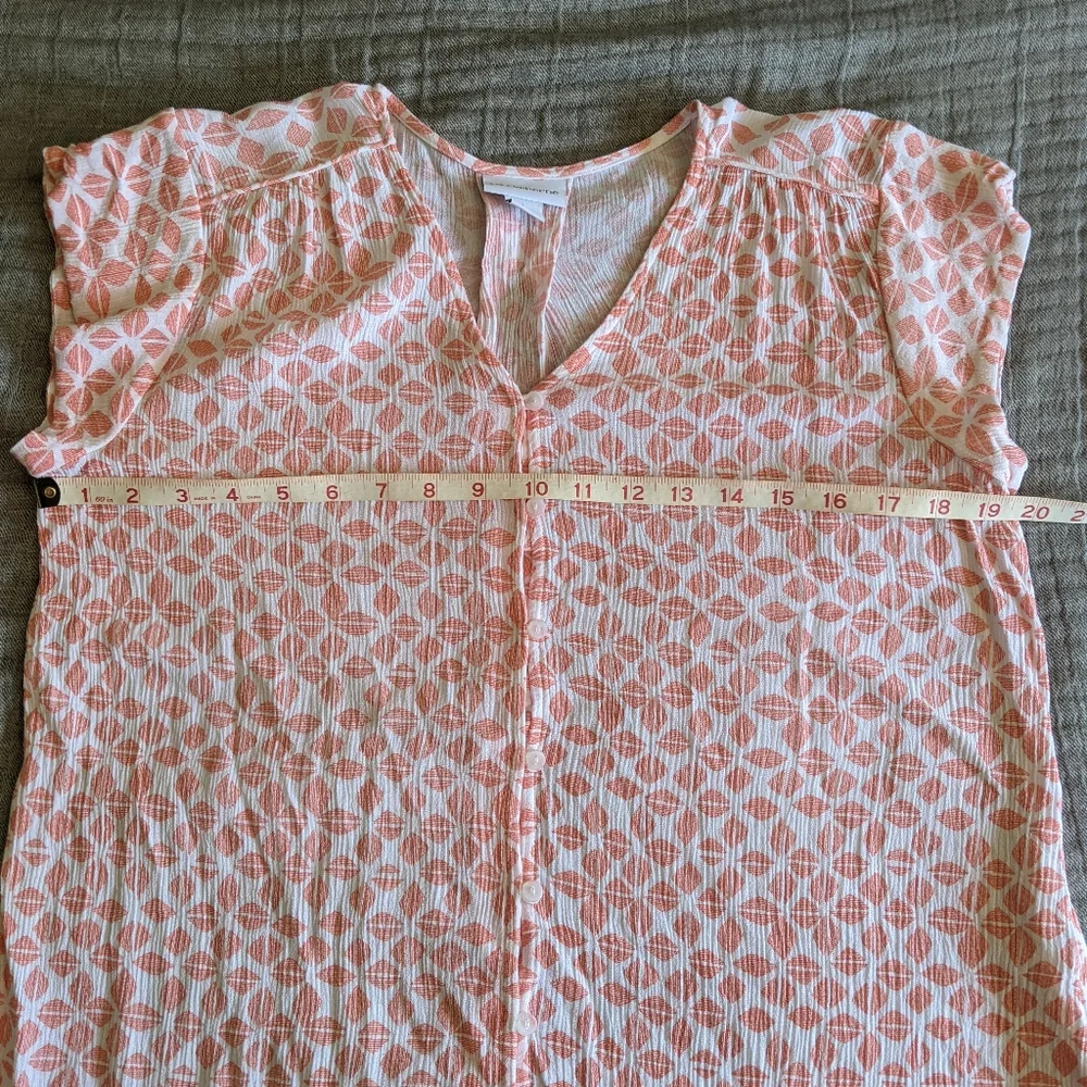 FREE WITH PURCHASE!  Liz Claiborne peach and white blouse, size L - Picture 5 of 5